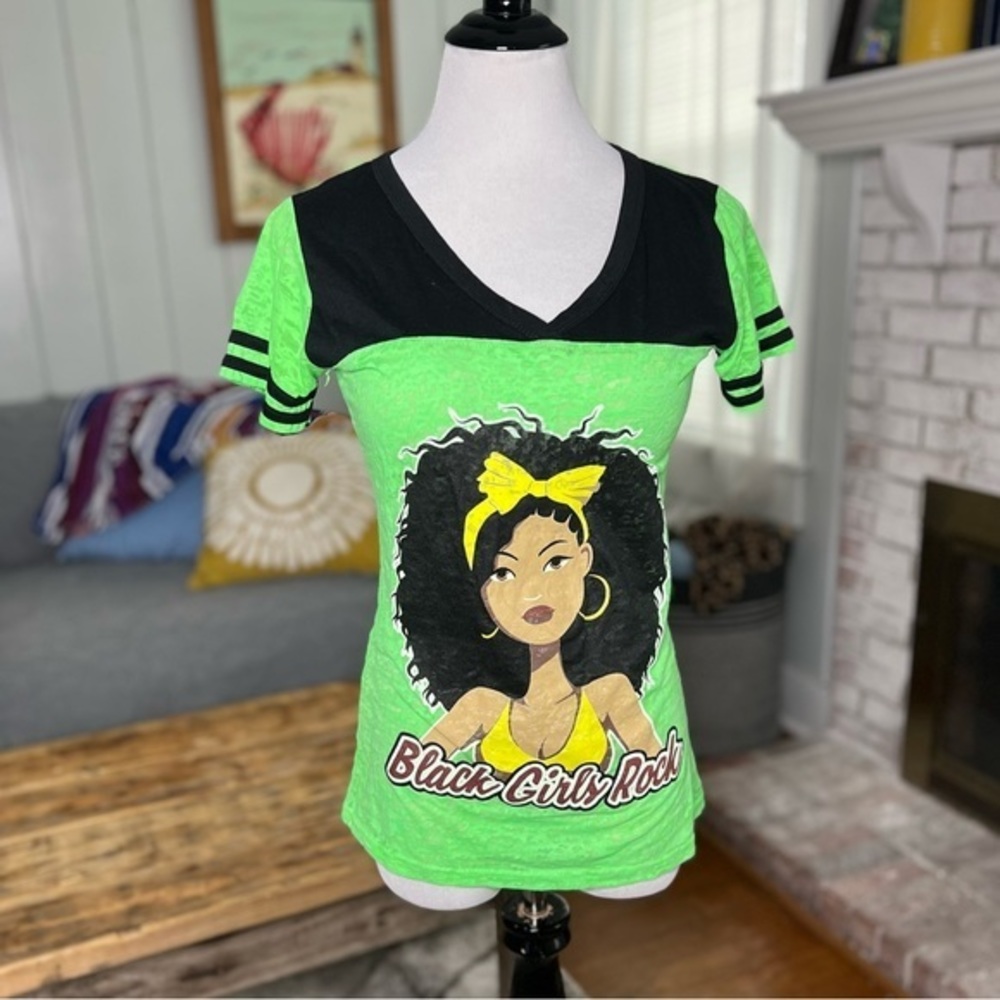 Popular v neck graphic tee